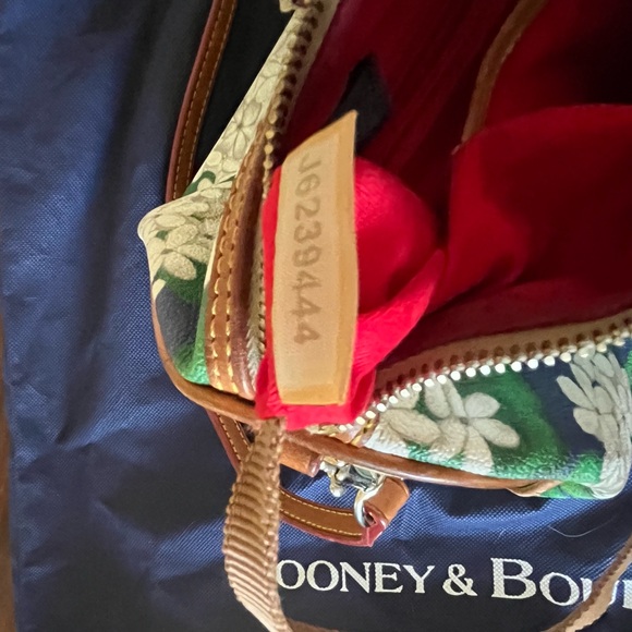 Dooney & Bouke coated Cotton floral printed Satchel in pre-owned condition. - Picture 11 of 12